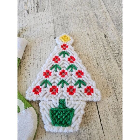Mini stocking ornament tree crocheted set red green Xmas stockings - Picture 3 of 5